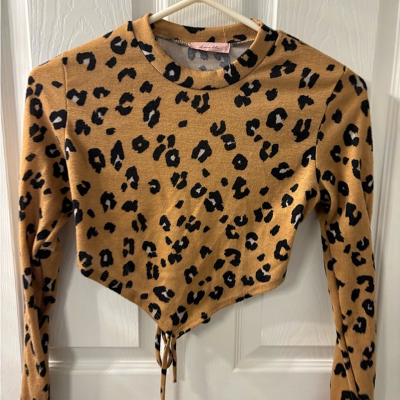 Leopard print crop top- size medium - Picture 2 of 4